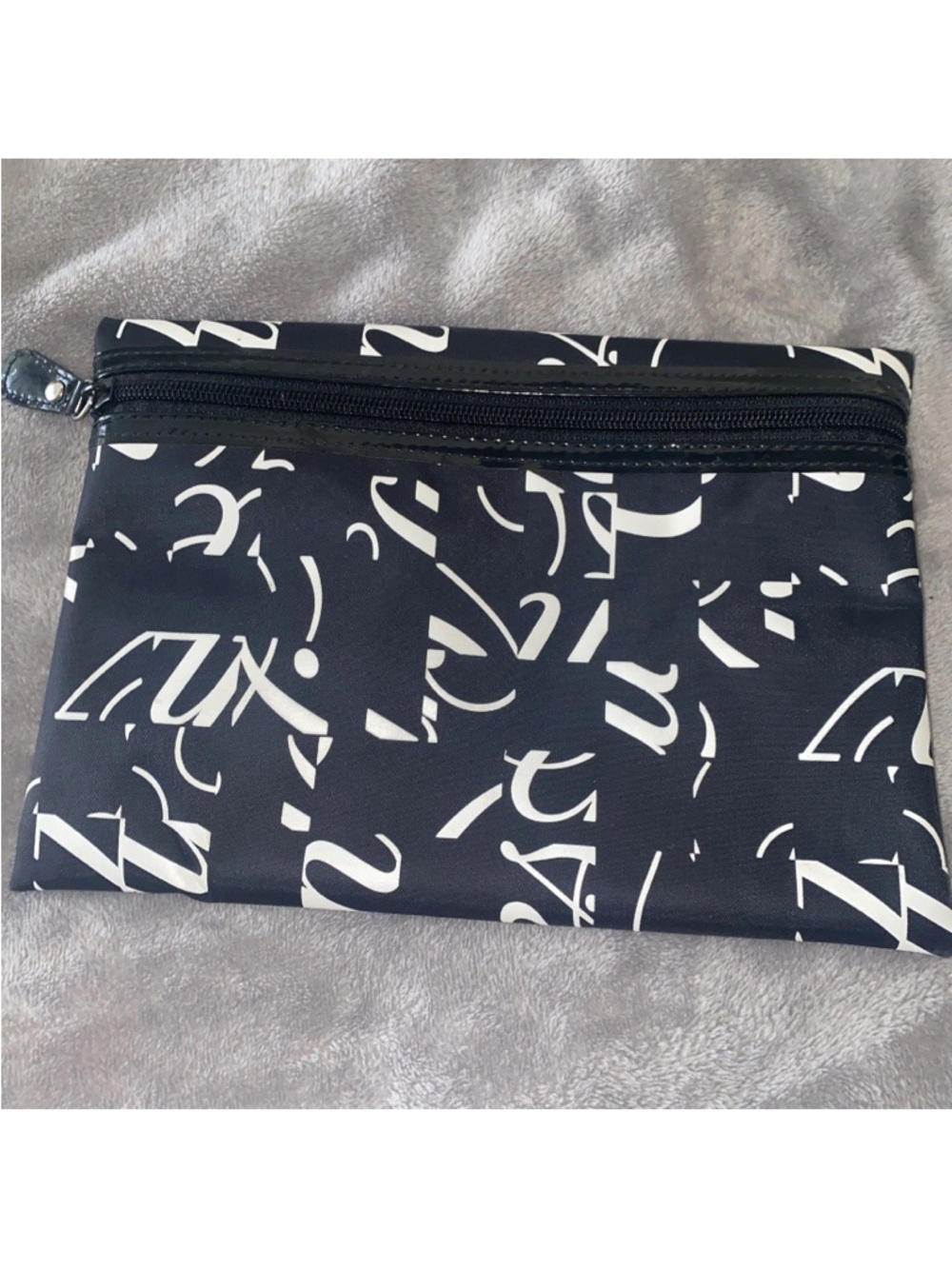 Saks Fifth Avenue Cosmetic Makeup Bag Zipper Pouch‎ Black White